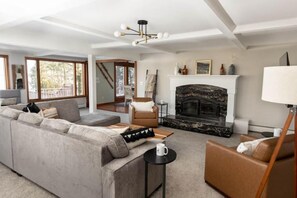 Smart TV - GameRooms, HotTub, Sand Beach at Lakeshore Retreat (Cadillac)