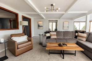 Smart TV - GameRooms, HotTub, Sand Beach at Lakeshore Retreat (Cadillac)