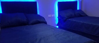 Secure : Handcrafted Furniture with garden view 22 minutes to the airport 