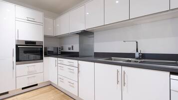 Apartment | Eigene Küche | Kühlschrank, Mikrowelle, Ofen, Herdplatte