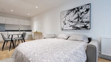 2 bedrooms, iron/ironing board, free WiFi, bed sheets