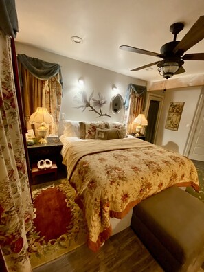 2 bedrooms, iron/ironing board, free WiFi, bed sheets - Charming Fair Play Cottage near local wineries (Somerset)