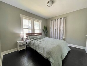 2 chambres, fer et planche à repasser, Wi-Fi, draps fournis