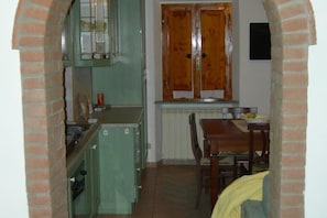 Frigorifero, forno, piano cottura, macchina per tè/caffè