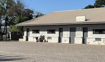 Comfort Room | Free WiFi, bed sheets