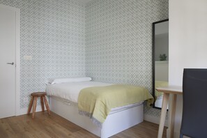 3 makuuhuonetta, silitysrauta/-lauta, ilmainen Wi-Fi, vuodevaatteet