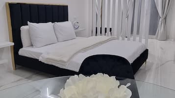 1 bedroom, in-room safe, desk, iron/ironing board