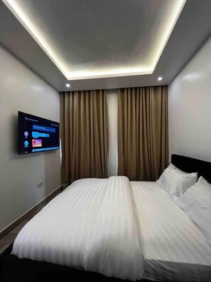 1 bedroom, desk, iron/ironing board, WiFi