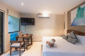 1 slaapkamer, een kluis op de kamer, een strijkplank/strijkijzer, wifi