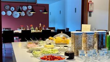 Free daily continental breakfast