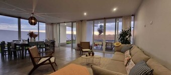 Large house with a big swimming pool for 16 people in Paracas