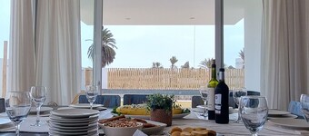 Large house with a big swimming pool for 16 people in Paracas