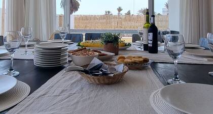 Large house with a big swimming pool for 16 people in Paracas