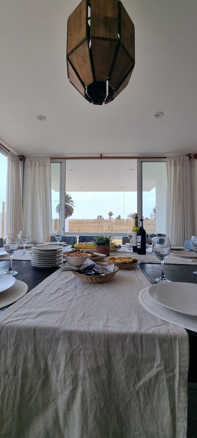 Large house with a big swimming pool for 16 people in Paracas