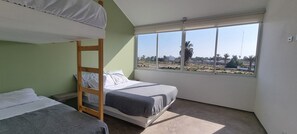5 bedrooms, WiFi, bed sheets - Large house with a big swimming pool for 16 people in Paracas (Ate)