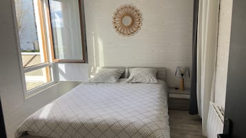 1 bedroom, iron/ironing board, travel cot, WiFi