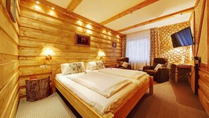 Phòng đôi Deluxe | Két bảo mật tại phòng, trang trí khác biệt 