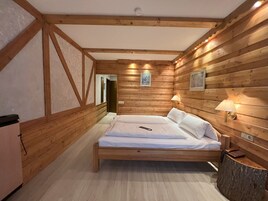 华丽双人房 | 客房内保险箱、特色装修、特色家居、办公桌