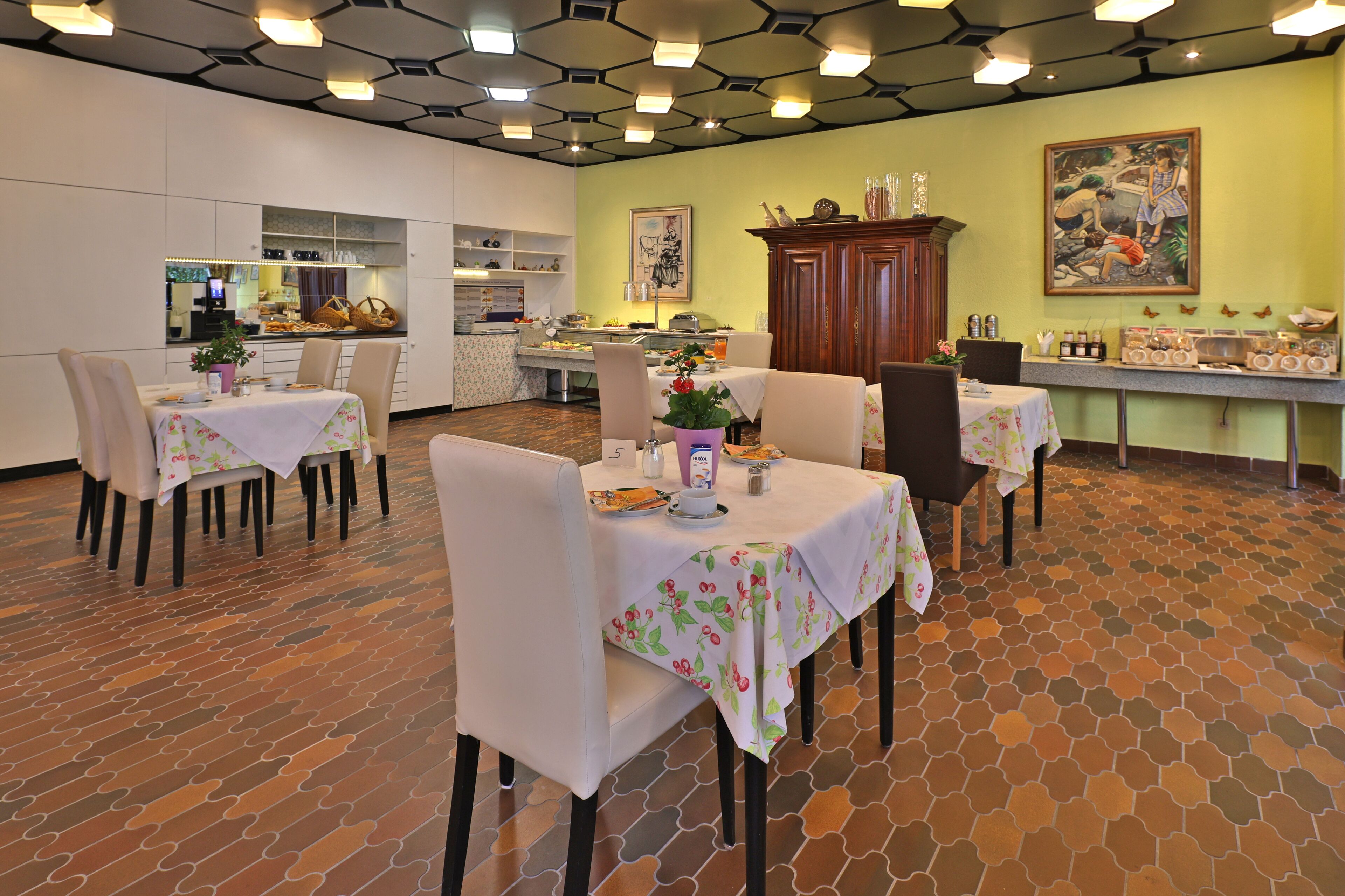 Dagelijks ontbijtbuffet (EUR 16.90 per persoon)