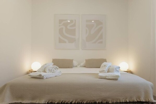 3 bedrooms, travel crib, WiFi