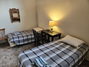 3 bedrooms, iron/ironing board, WiFi, bed sheets