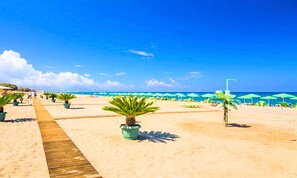 ビーチの近く、ビーチタオル