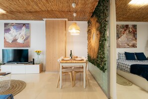 2 soverom, skrivebord, strykejern/-brett og wi-fi