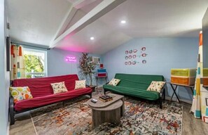 Smart TV - Lakefront Retreat Private Dock and Bonus Guest House (Quinlan)