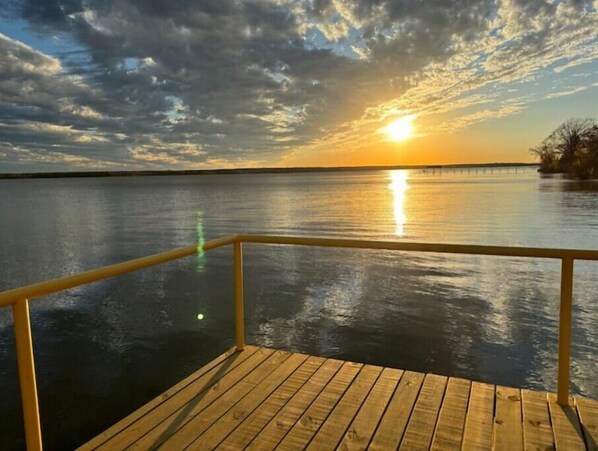 Property grounds - Lakefront Retreat Private Dock and Bonus Guest House (Quinlan)