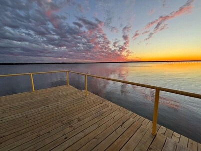 Lakefront Retreat Private Dock and Bonus Guest House