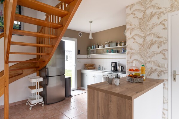 Fridge, microwave, oven, dishwasher - Les Ajoncs d'Or - Maison 3 chambres à Fréhel (Fréhel)