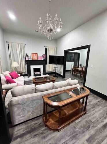 6 Bedroom home with a shabby chic touch!
