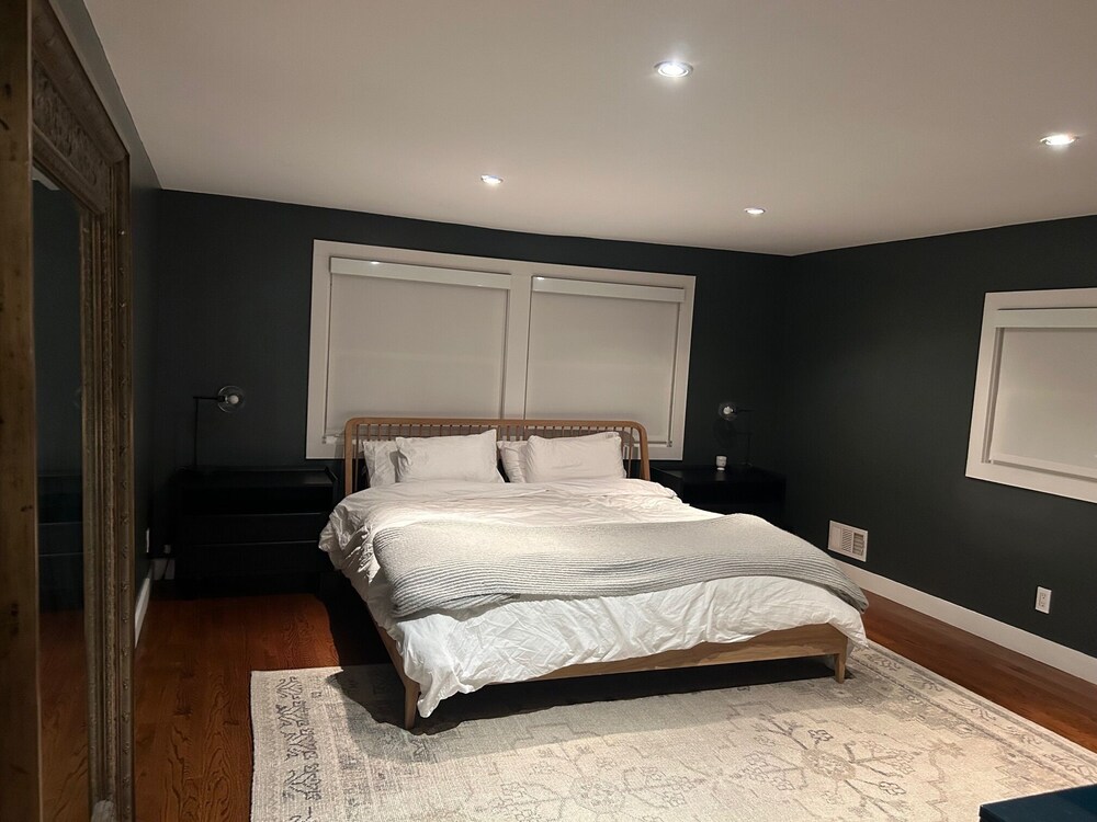 Summer retreat! 40 minutes from NYC with heated pool. Steps away from