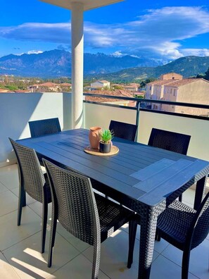Outdoor dining - Logement Spacieux Pour des Vacances Sereine (Calvi)