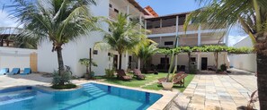 Outdoor pool, open 10:00 AM to 10:00 PM, pool loungers - Hospedaria Cumbuco (Caucaia)