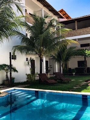 Outdoor pool, open 10:00 AM to 10:00 PM, pool loungers - Hospedaria Cumbuco (Caucaia)