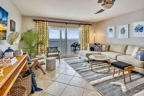Living area - Arena De Madeira 502- Premier (Madeira Beach)
