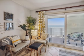 Living area - Arena De Madeira 502- Premier (Madeira Beach)