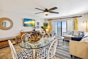 Living area - Arena De Madeira 502- Premier (Madeira Beach)