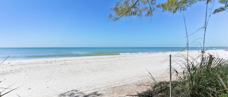 Maison, Plusieurs lits (Paradiso Al Mare Beach House) | Plage | Sur la plage