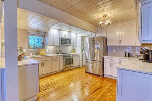 House, Multiple Beds (Paradiso Al Mare Beach House) | Private kitchen