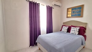 2 bedrooms, WiFi, bed sheets - Safe & Spacious 2 BR Apt, Budget Friendly on South
 (Oistins)