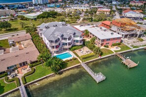 Exterior - Amadeus 10 (Treasure Island)