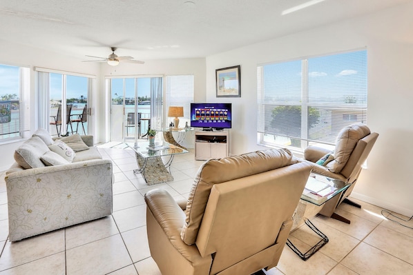 Condo, 1 King Bed with Sofa bed (Amadeus 10) | Living area | TV