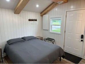 1 bedroom, WiFi, bed sheets, wheelchair access - Cozy 2 Person Cabin  (Innisfil)