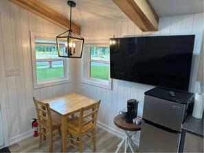 Dining - Cozy 2 Person Cabin (Innisfil)