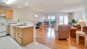 Condo, 1 King Bed with Sofa bed (Amadeus 7) | Interior