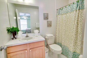 Bathroom - Amadeus 9 (Treasure Island)