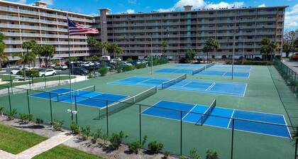 Bayshore Yacht & Tennis 216