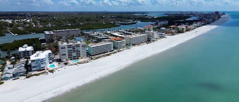 Appart'hôtel, 1 très grand lit et 1 canapé-lit (Bayshore Yacht & Tennis 216) | Plage